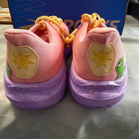 Rare RunDisney Brooks Rapunzel shoes M 11 NWT - Picture 2 of 5